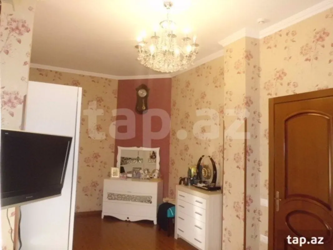 Satılır 8 otaqlı həyət evi 500 m²