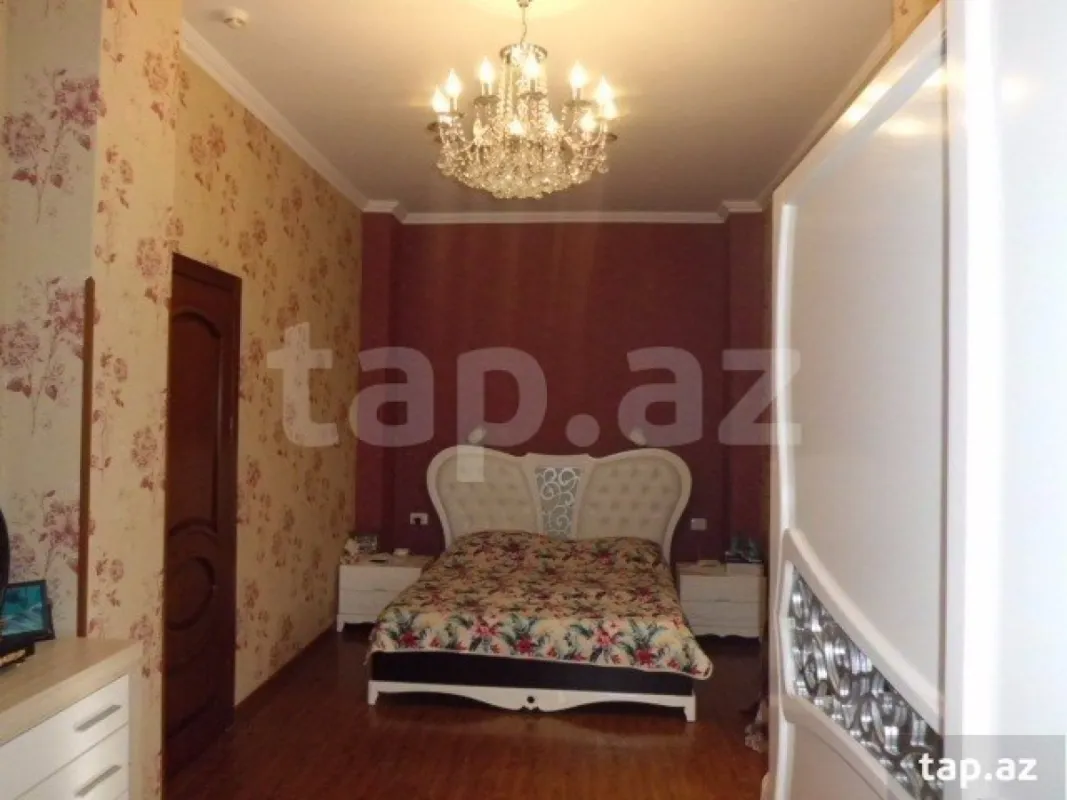 Satılır 8 otaqlı həyət evi 500 m²