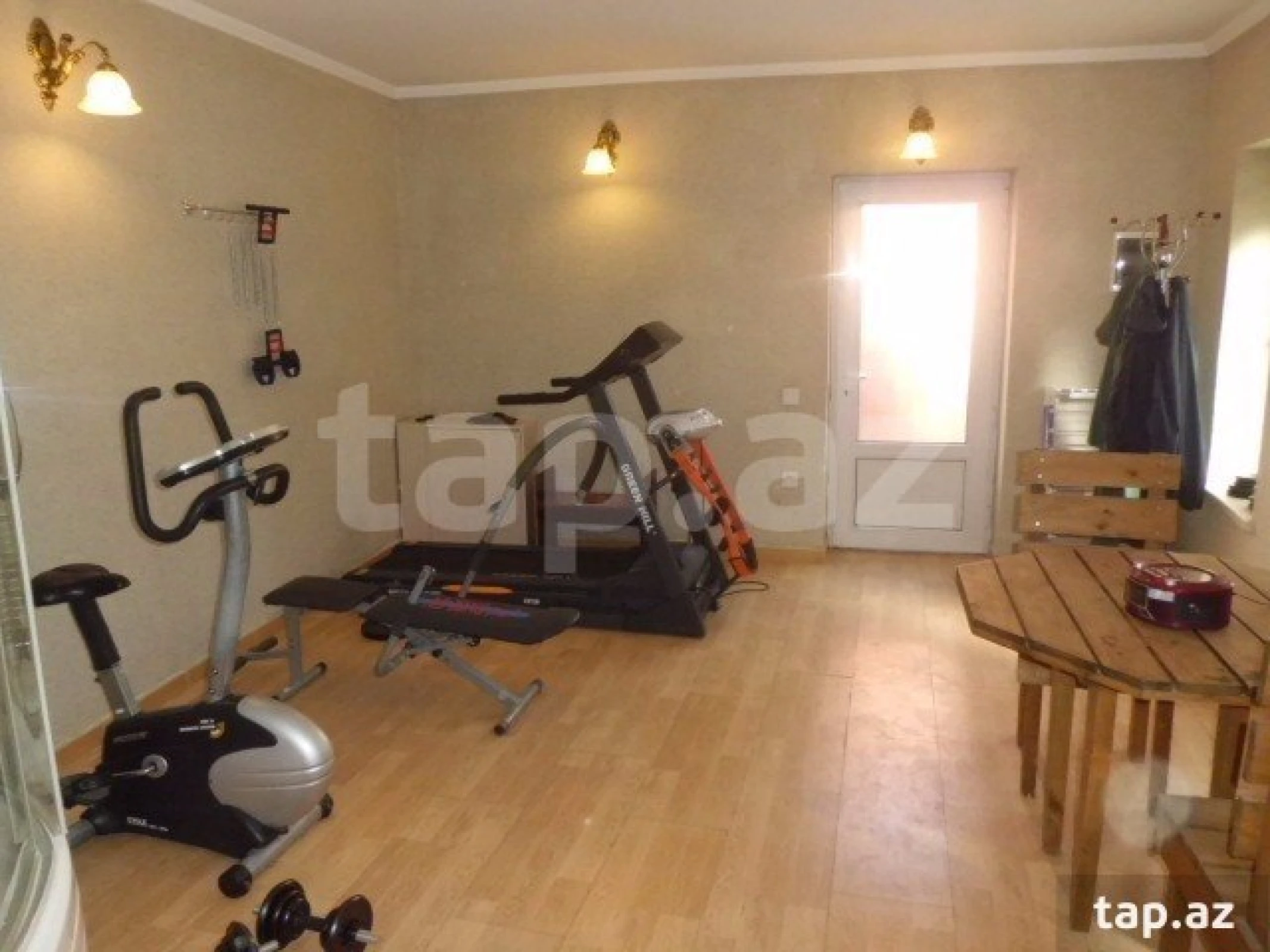 Satılır 8 otaqlı həyət evi 500 m²