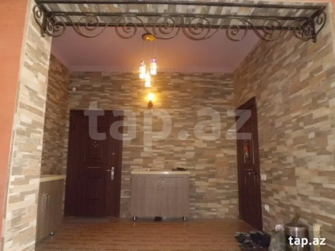 Satılır 8 otaqlı həyət evi 500 m²