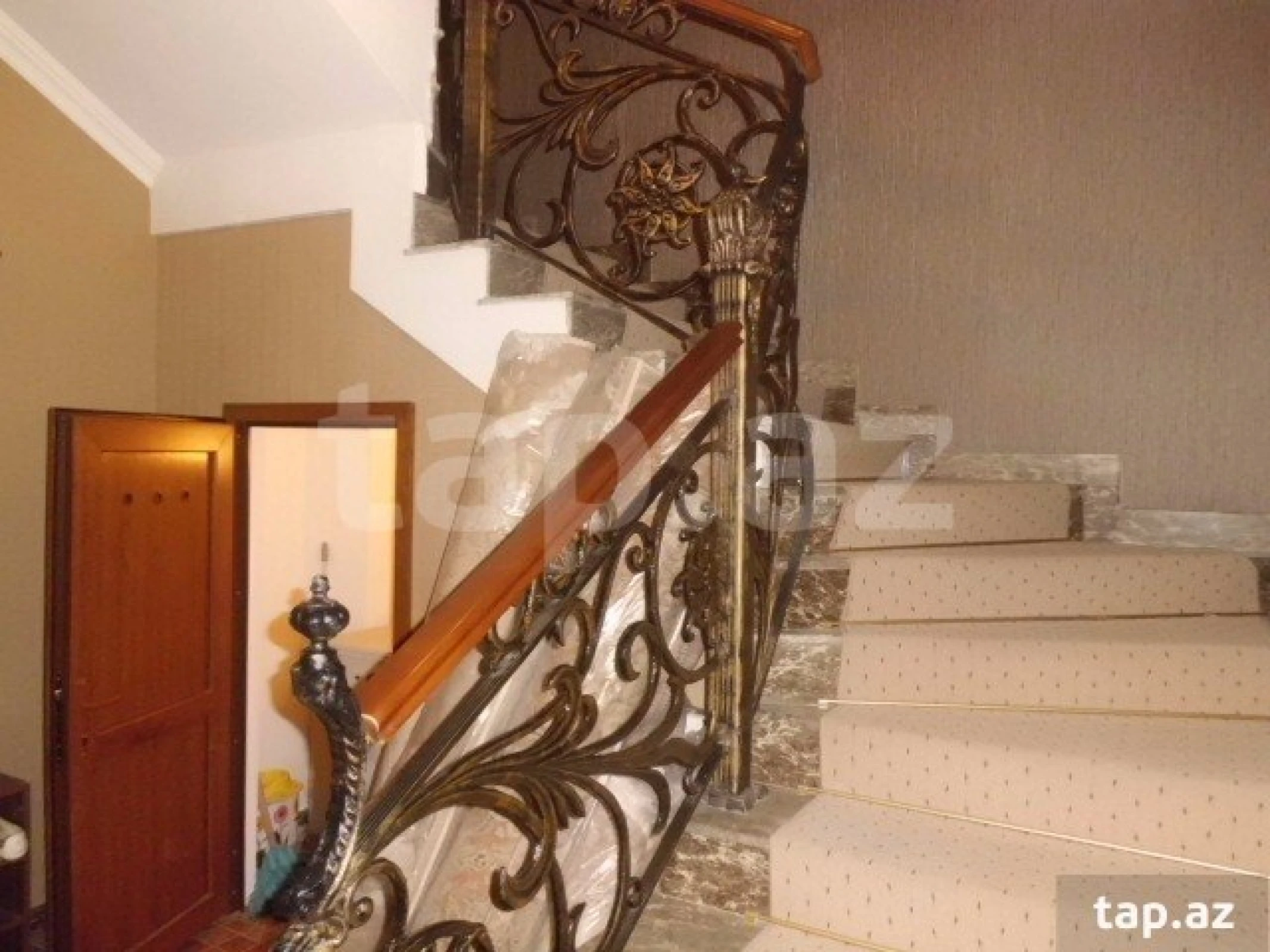 Satılır 8 otaqlı həyət evi 500 m²