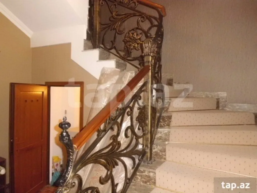 Satılır 8 otaqlı həyət evi 500 m²