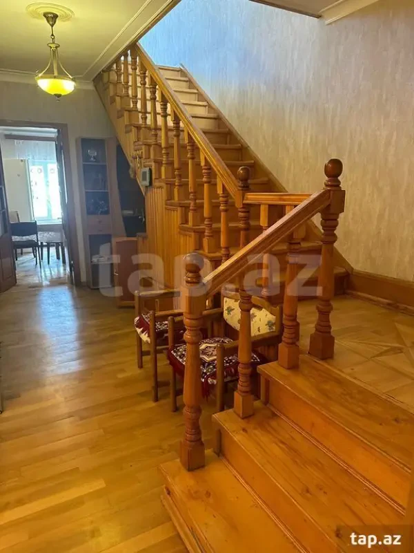 Satılır 7 otaqlı həyət evi 650 m²