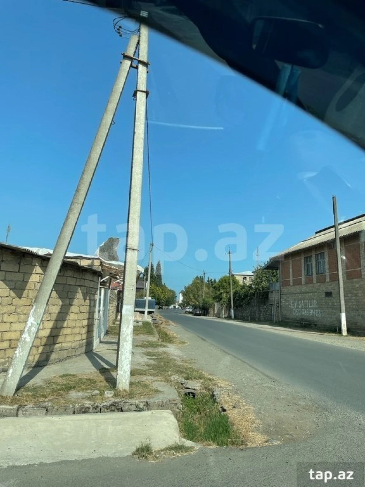 Satılır 10 otaqlı həyət evi