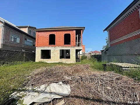 Satılır 10 otaqlı həyət evi