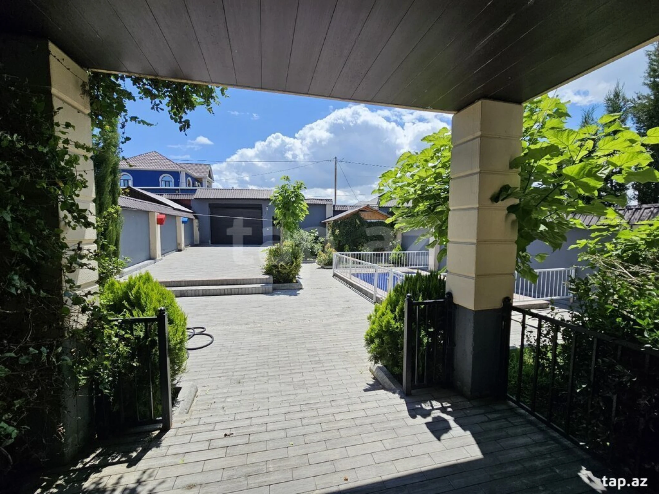 Kirayə verilir 5 otaqlı həyət evi