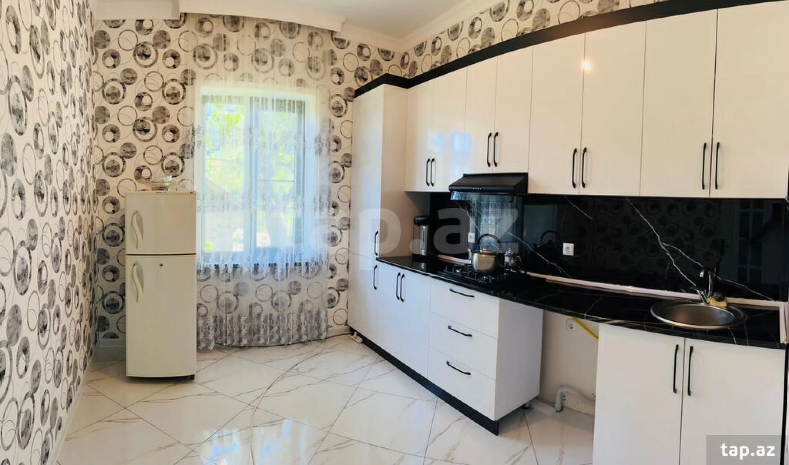 Kirayə verilir 3 otaqlı həyət evi