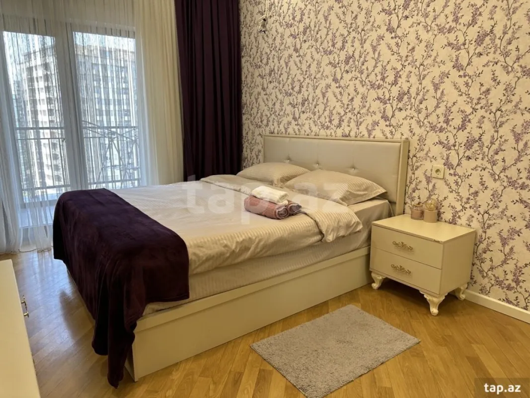Kirayə verilir 2 otaqlı mənzil 80 m²