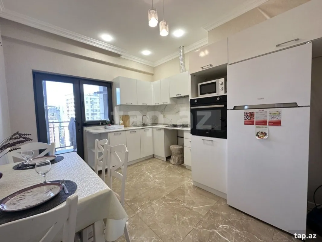 Kirayə verilir 2 otaqlı mənzil 80 m²