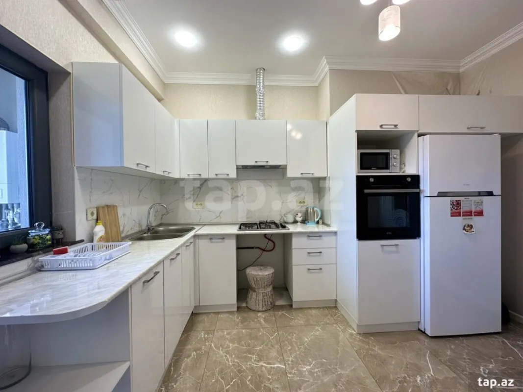 Kirayə verilir 2 otaqlı mənzil 80 m²
