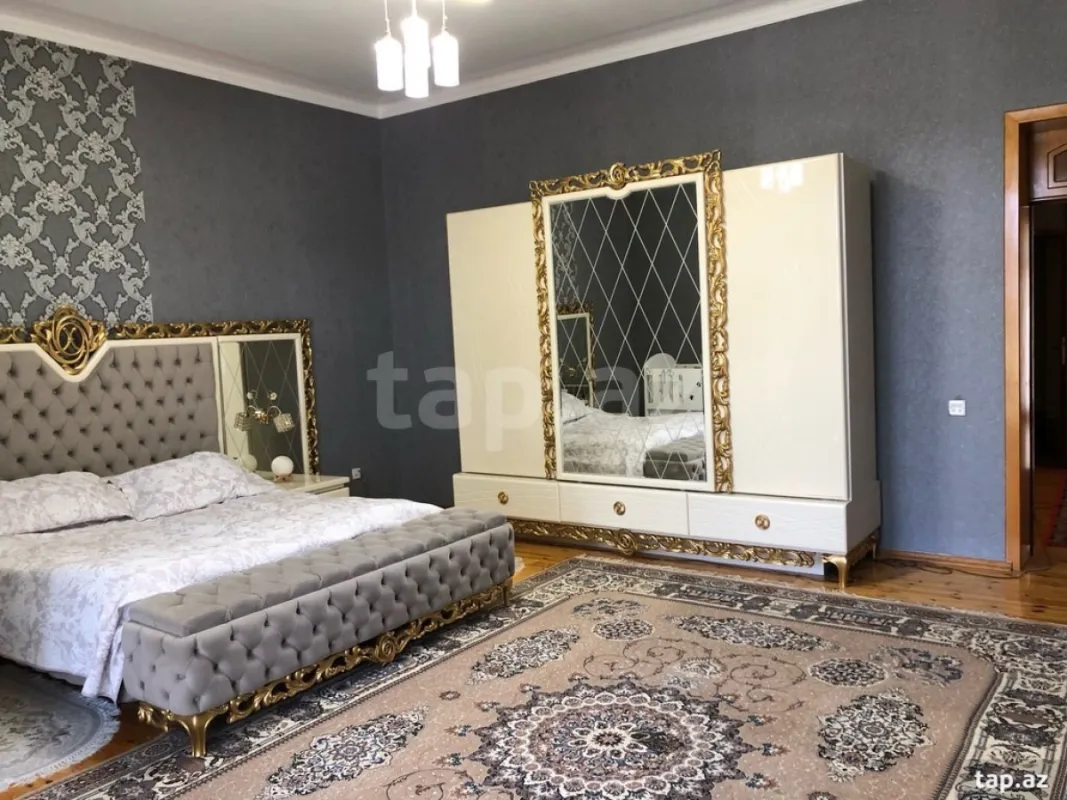 Satılır 9 otaqlı həyət evi