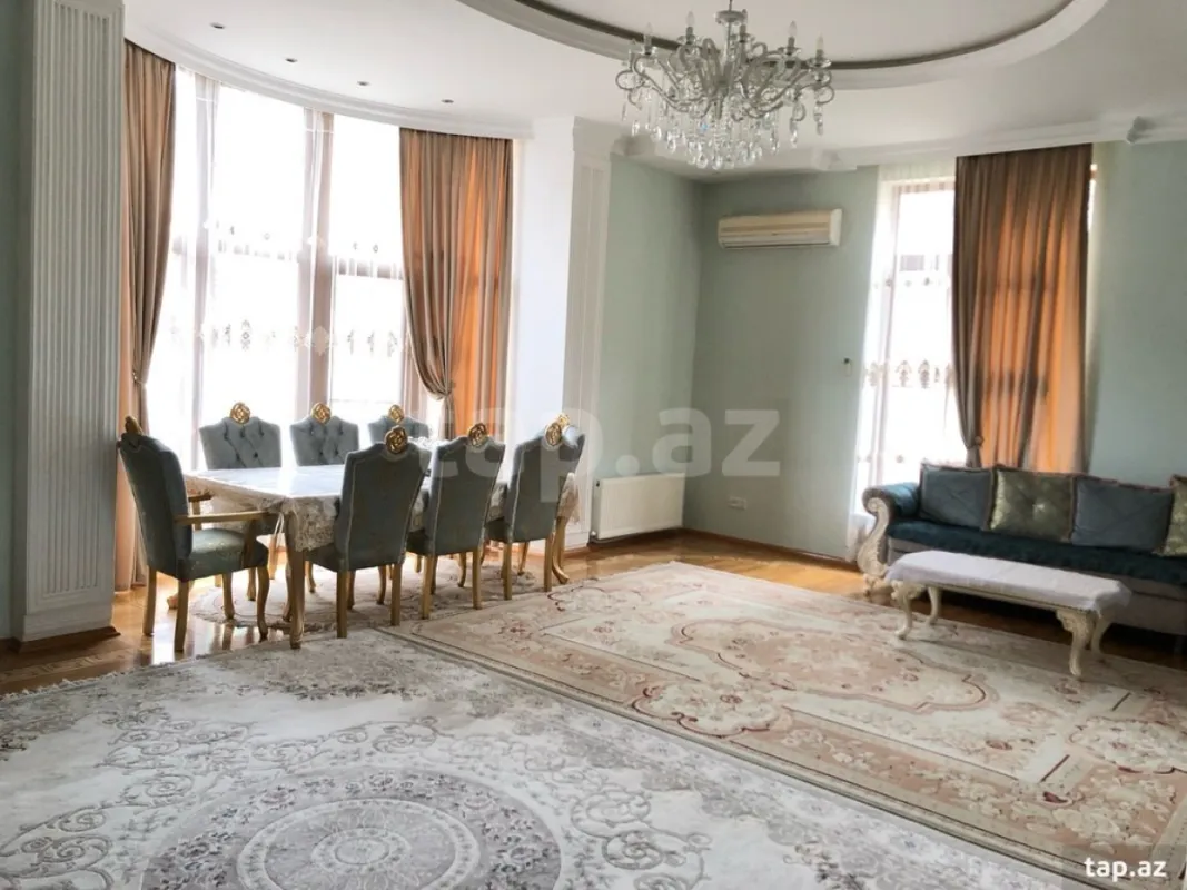 Satılır 9 otaqlı həyət evi