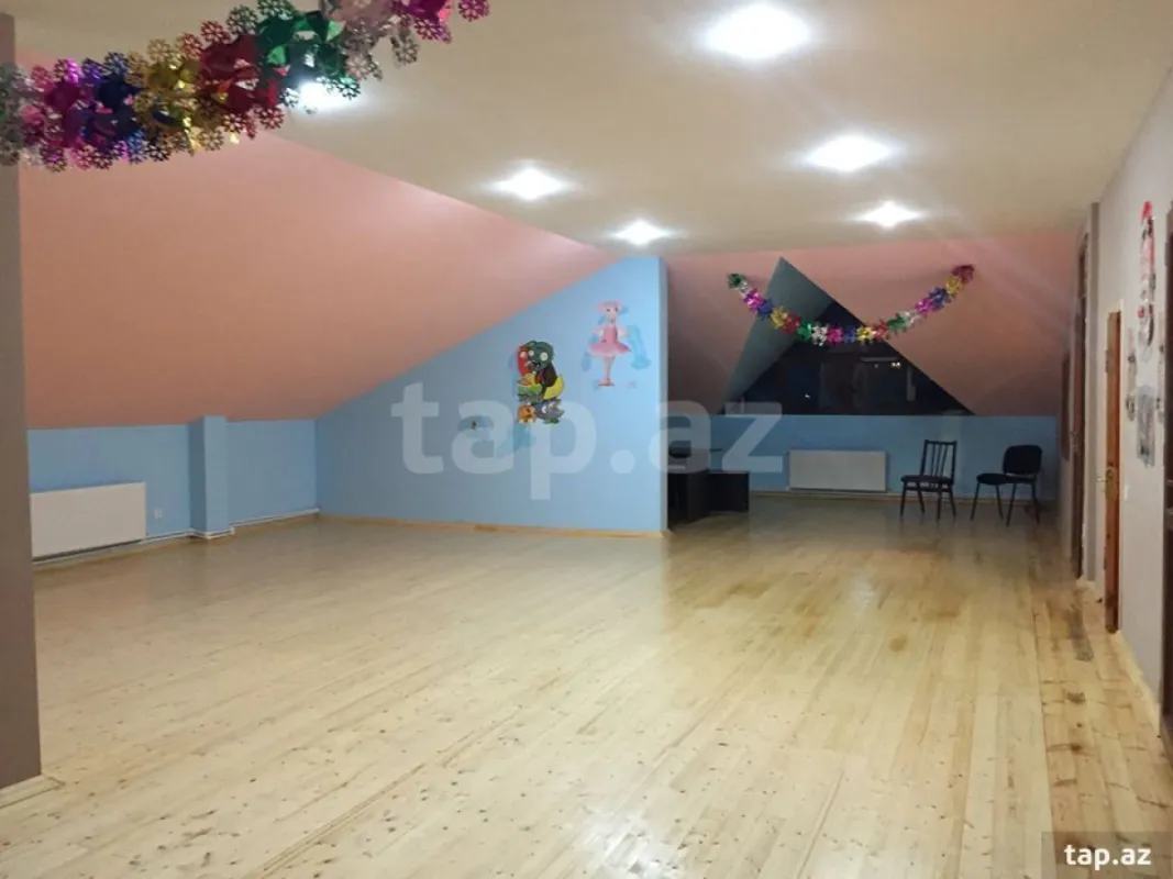 Satılır 9 otaqlı həyət evi