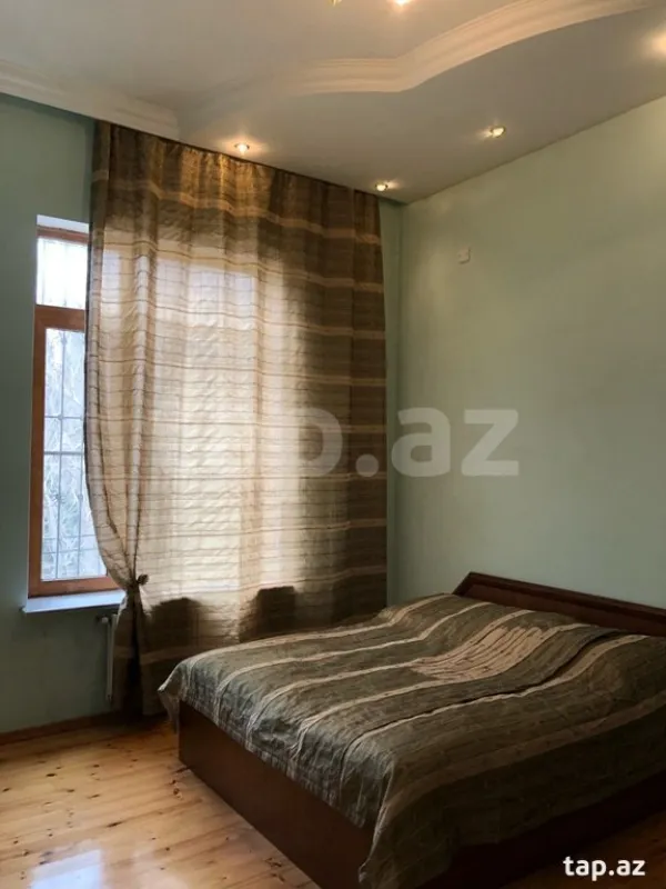 Satılır 9 otaqlı həyət evi