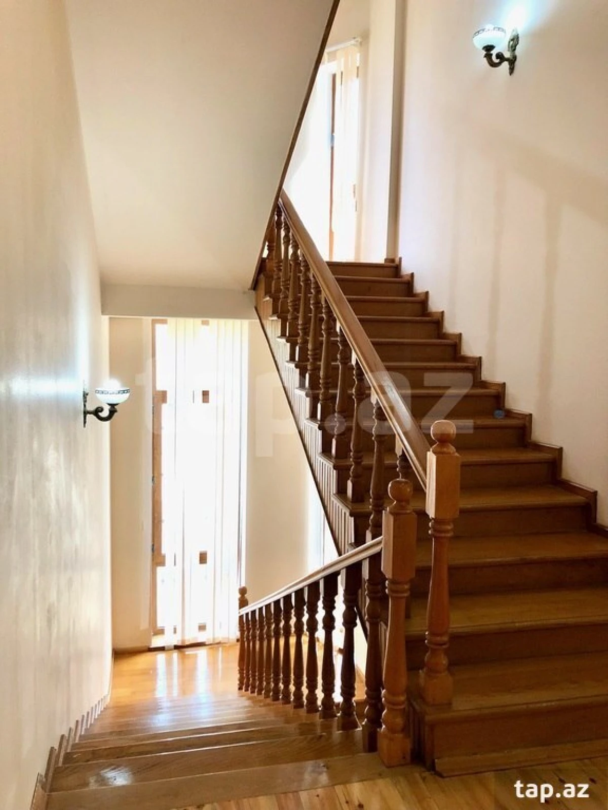 Satılır 9 otaqlı həyət evi