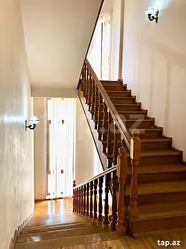 Satılır 9 otaqlı həyət evi