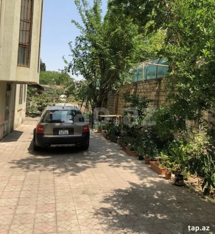 Satılır 9 otaqlı həyət evi