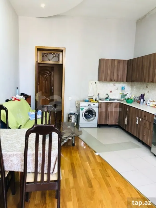 Satılır 9 otaqlı həyət evi