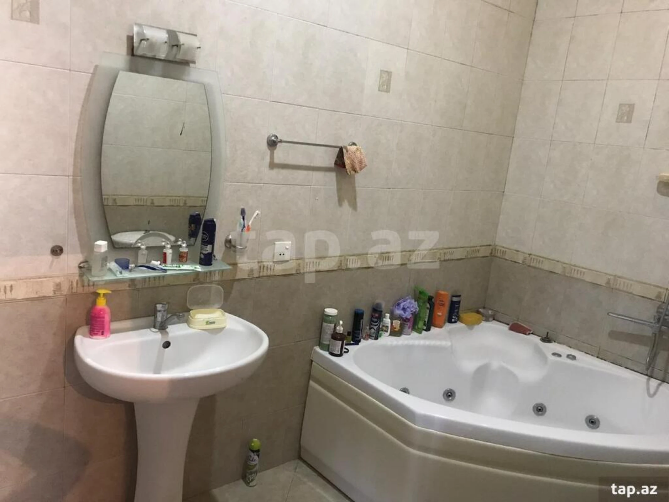 Satılır 9 otaqlı həyət evi