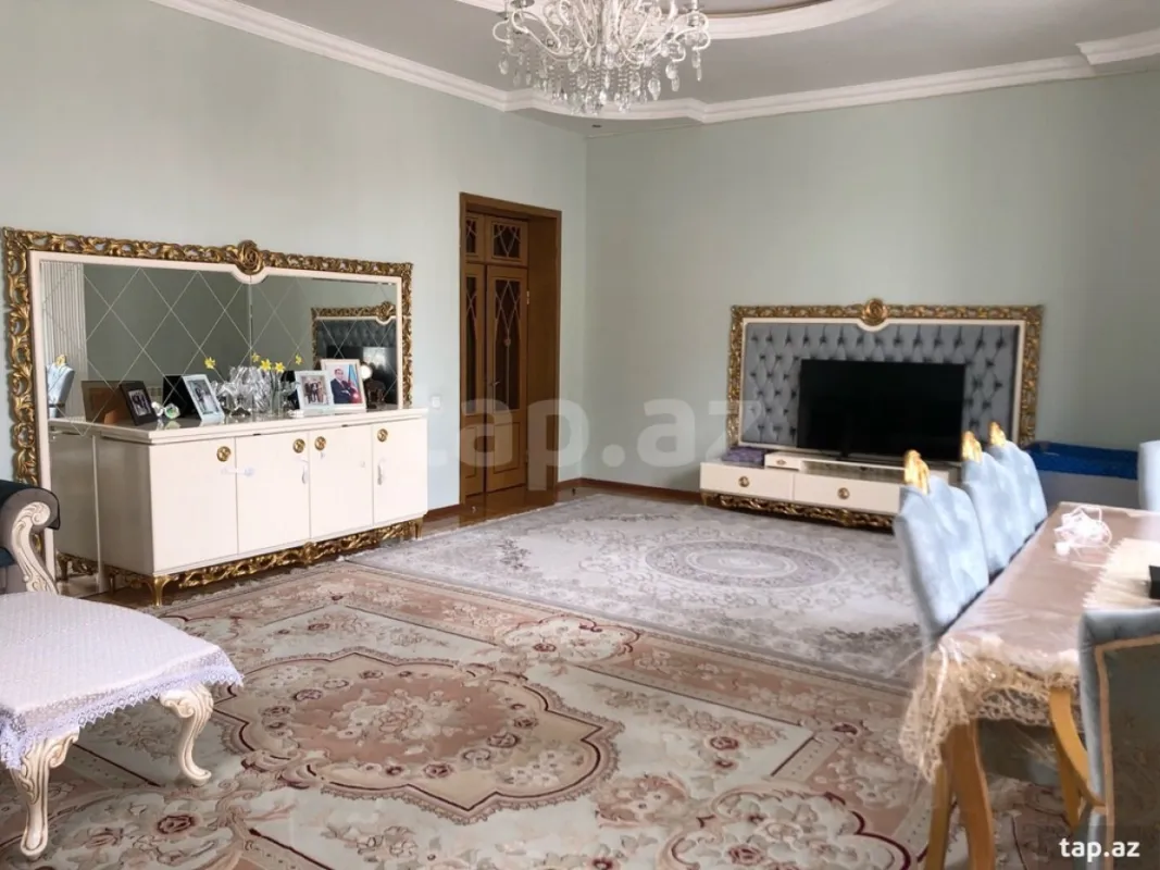 Satılır 9 otaqlı həyət evi