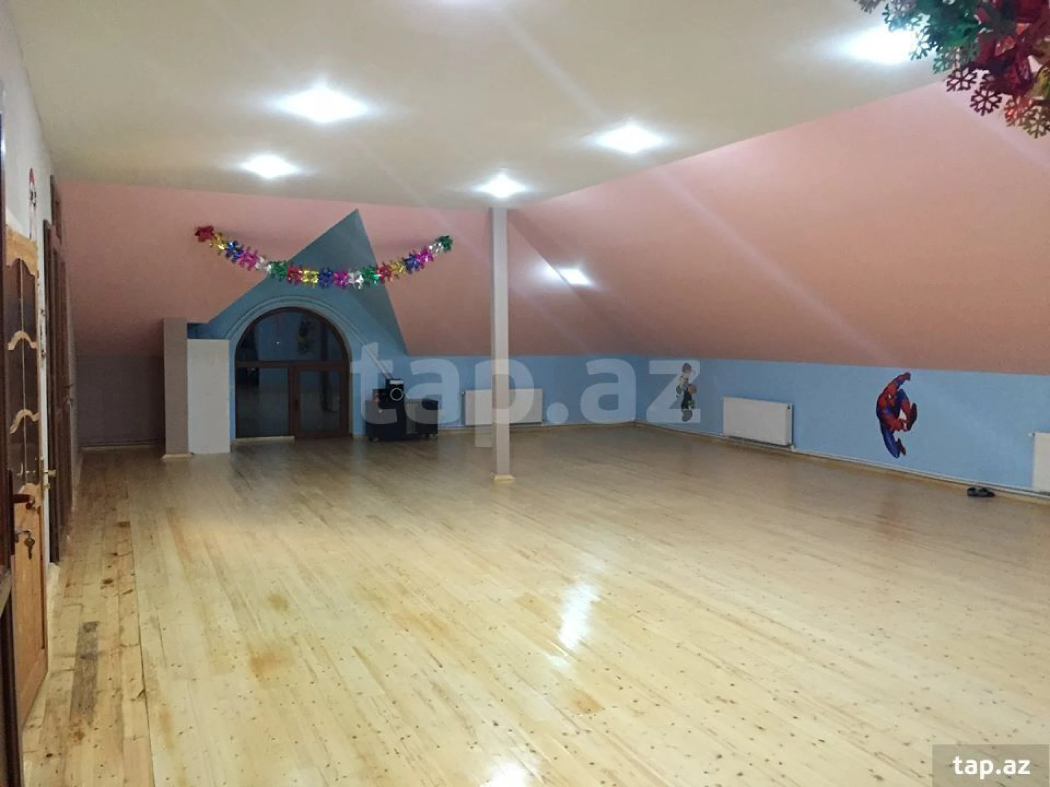 Satılır 9 otaqlı həyət evi