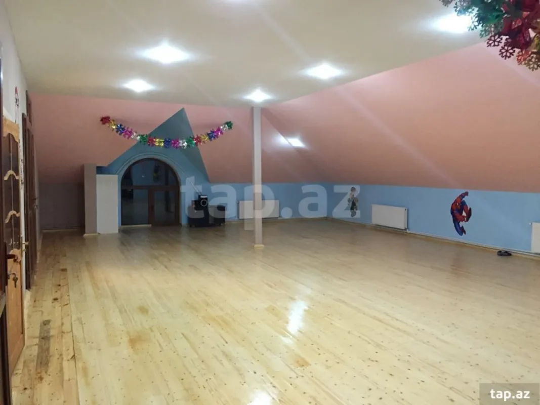 Satılır 9 otaqlı həyət evi