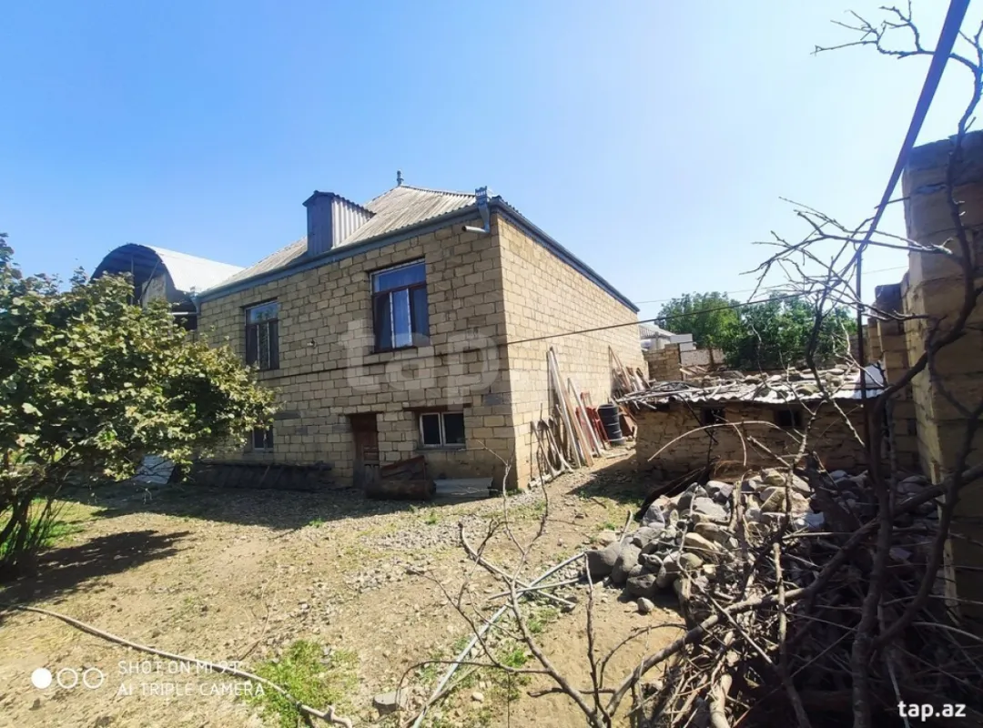 Satılır 4 otaqlı həyət evi