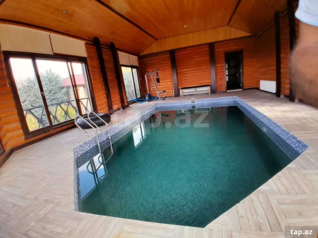 Satılır 15 otaqlı həyət evi