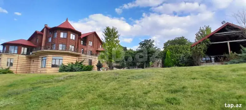 Satılır 15 otaqlı həyət evi — Göygöl 15 otaq