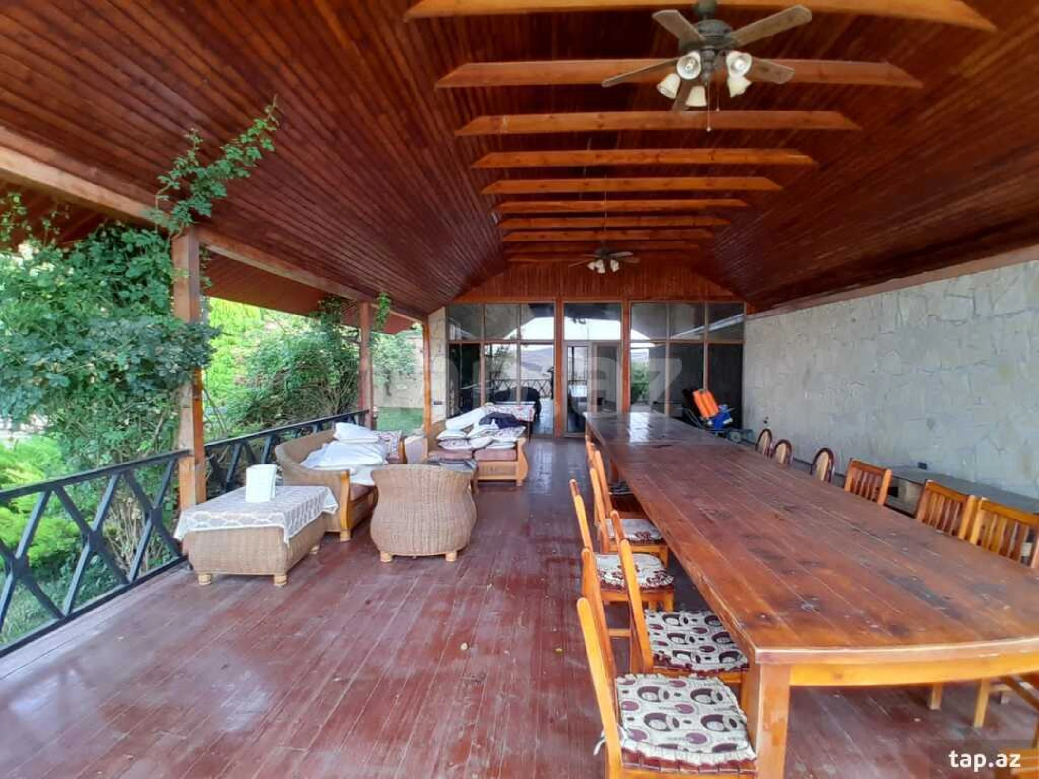 Satılır 15 otaqlı həyət evi