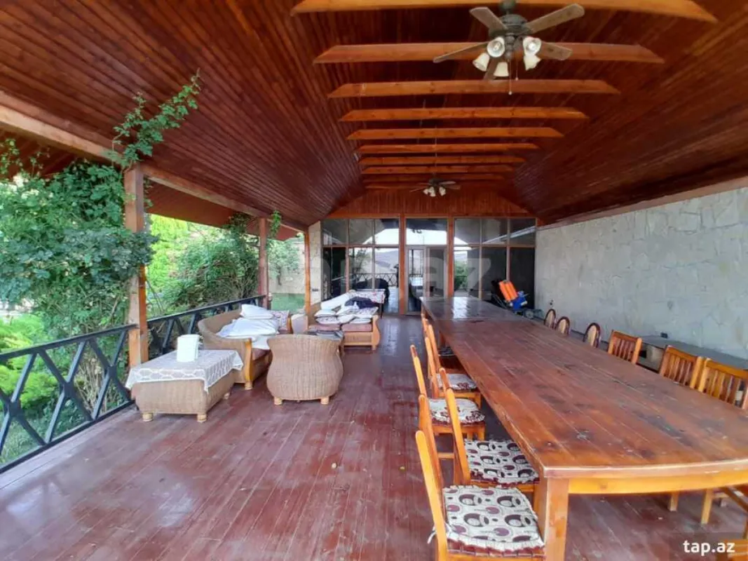 Satılır 15 otaqlı həyət evi