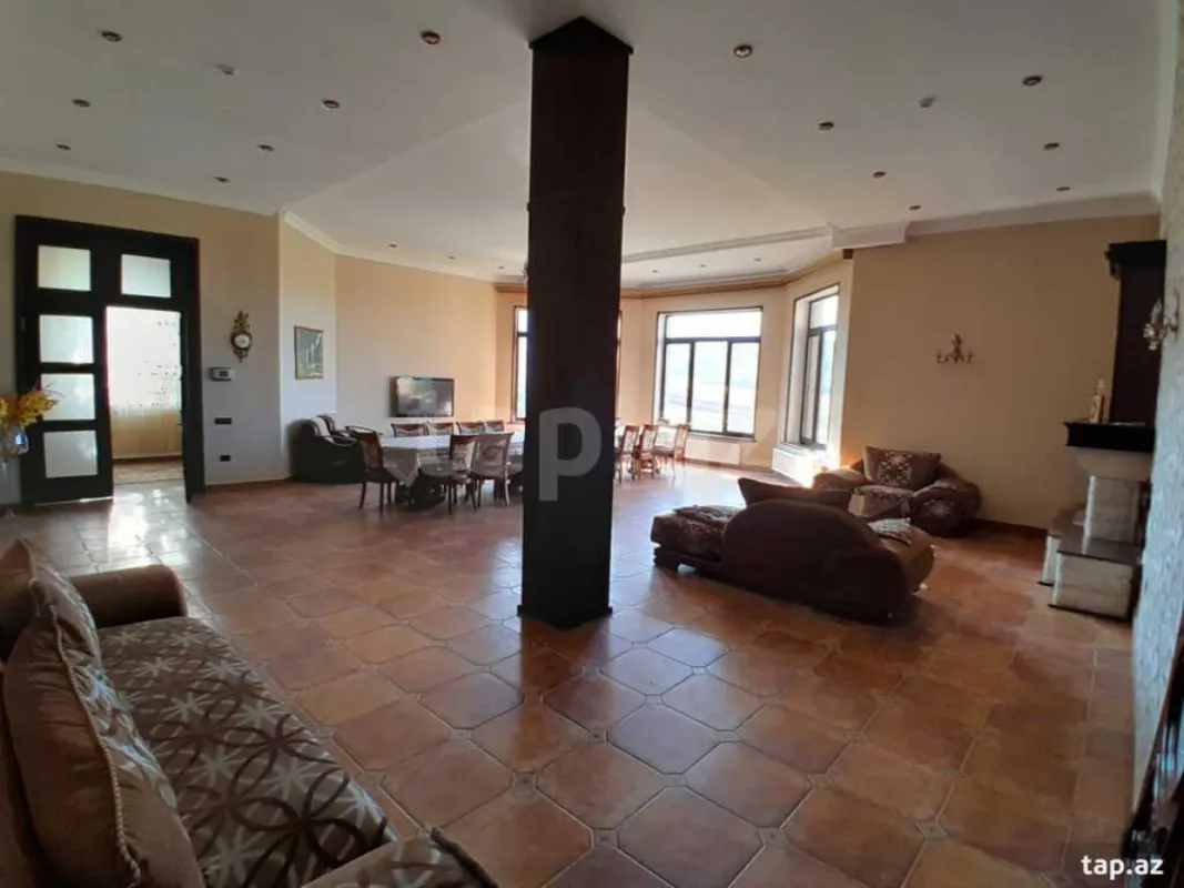 Satılır 15 otaqlı həyət evi