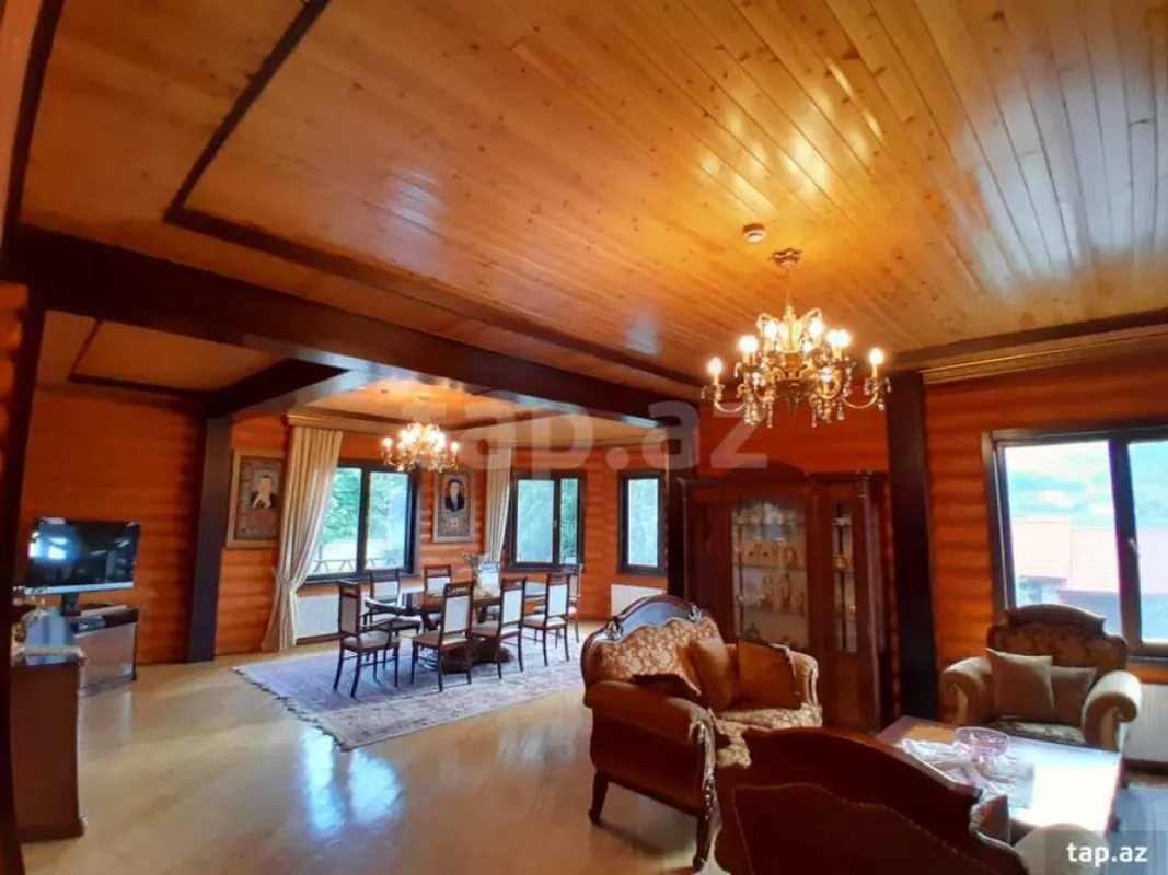 Satılır 15 otaqlı həyət evi