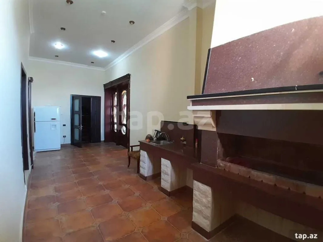 Satılır 15 otaqlı həyət evi