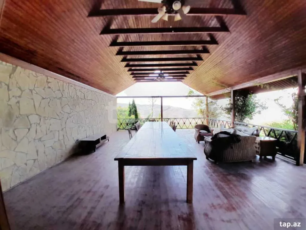 Satılır 15 otaqlı həyət evi