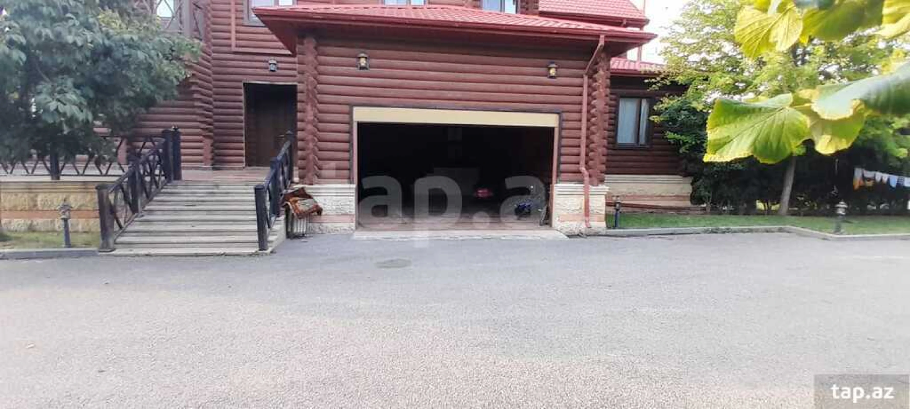 Satılır 15 otaqlı həyət evi