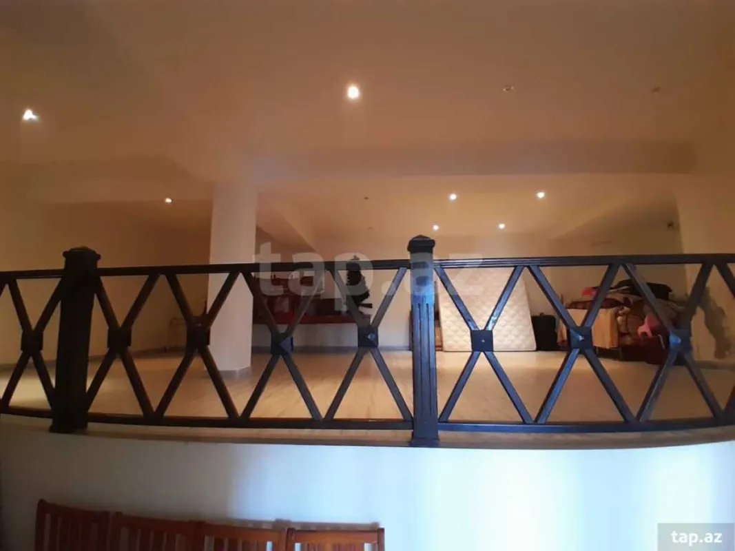 Satılır 15 otaqlı həyət evi