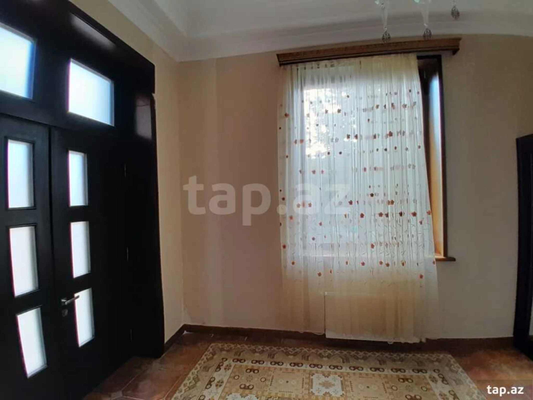 Satılır 15 otaqlı həyət evi