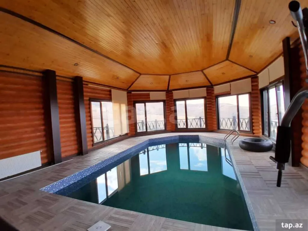 Satılır 15 otaqlı həyət evi