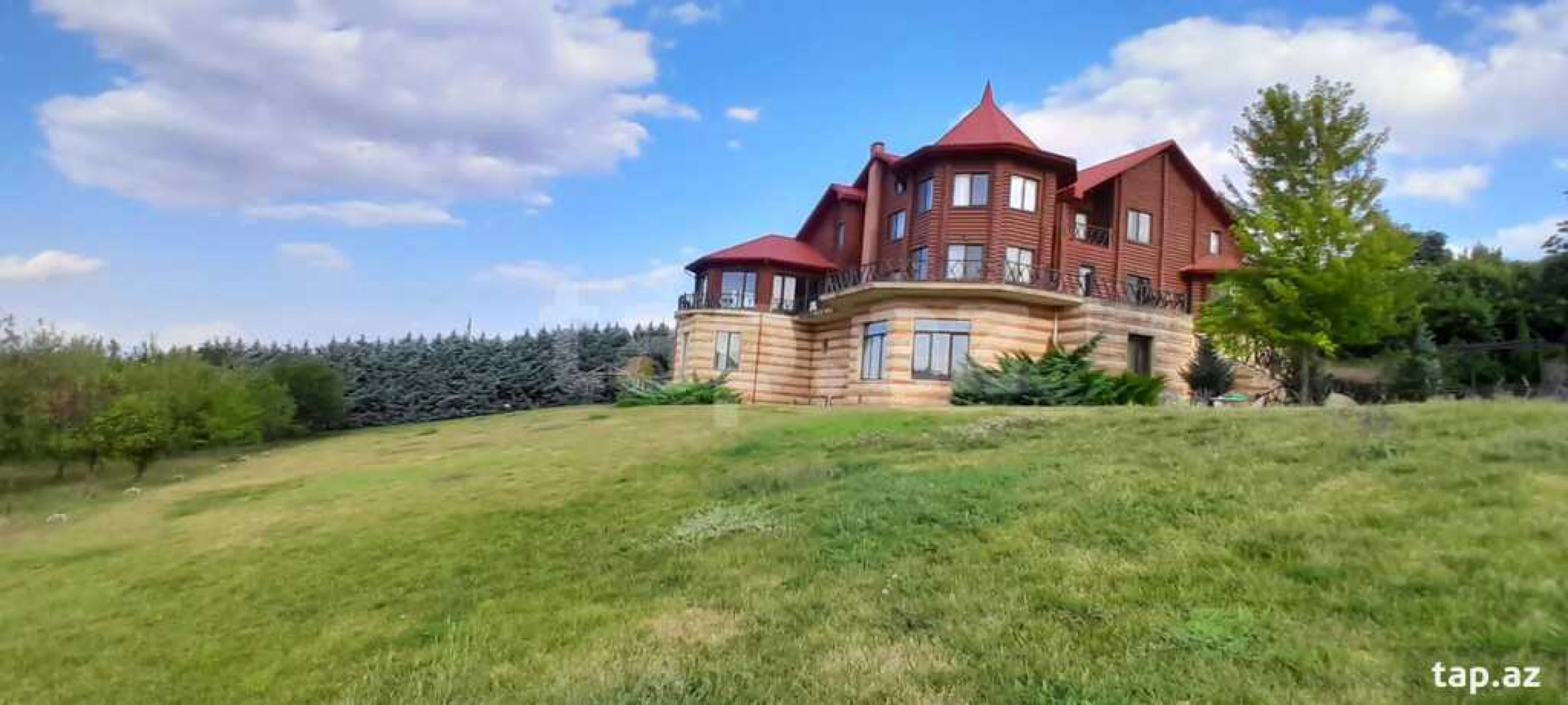 Satılır 15 otaqlı həyət evi