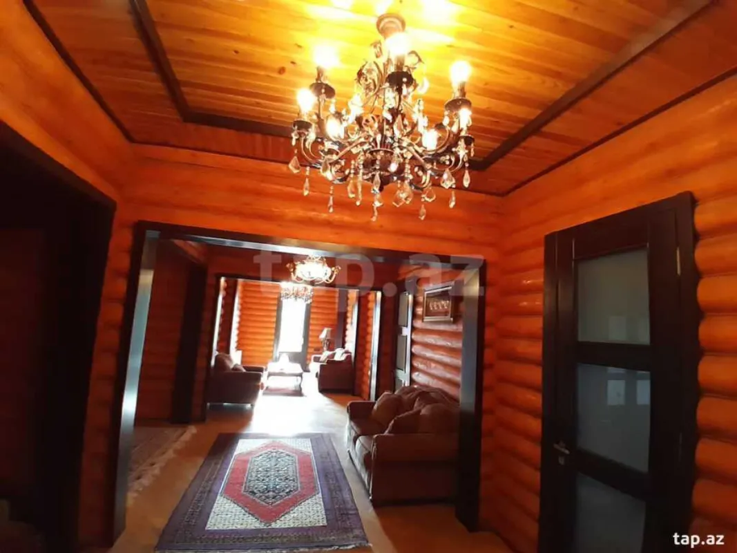 Satılır 15 otaqlı həyət evi