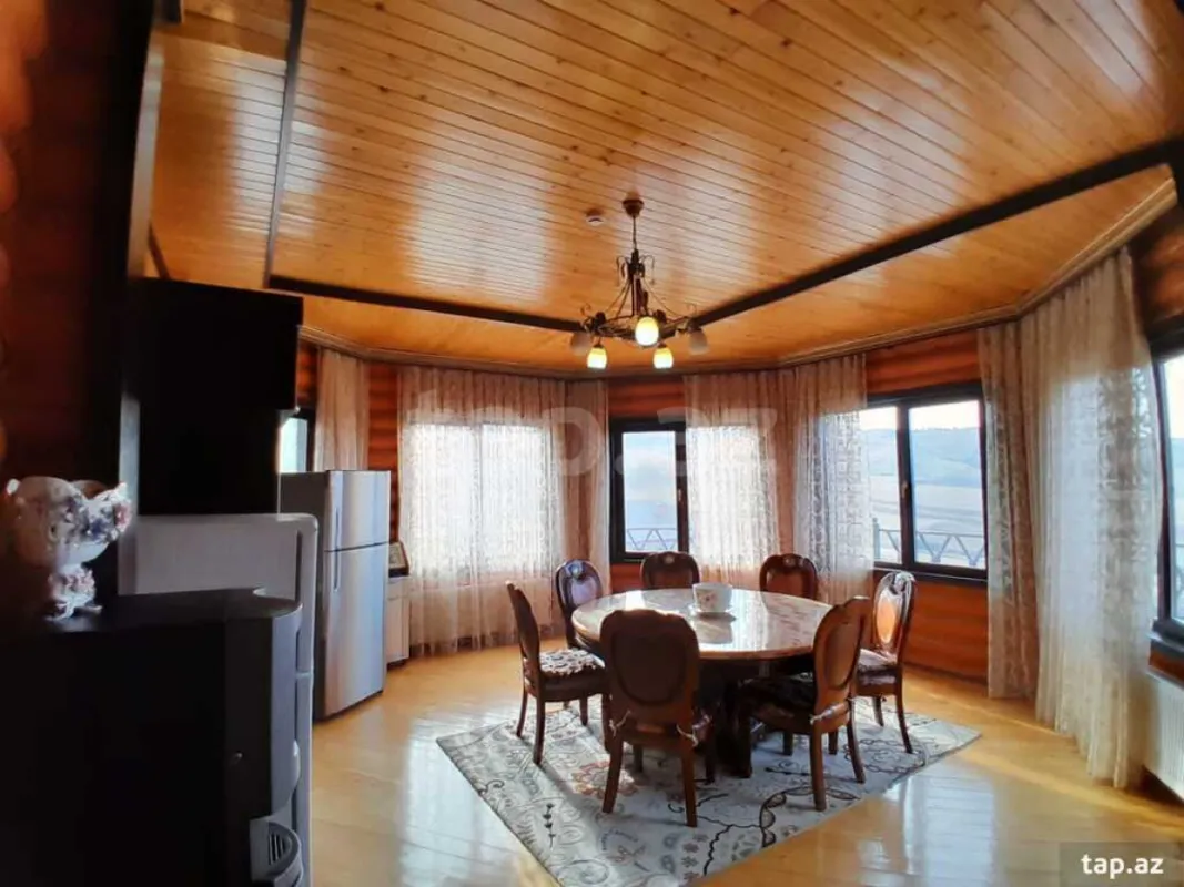 Satılır 15 otaqlı həyət evi