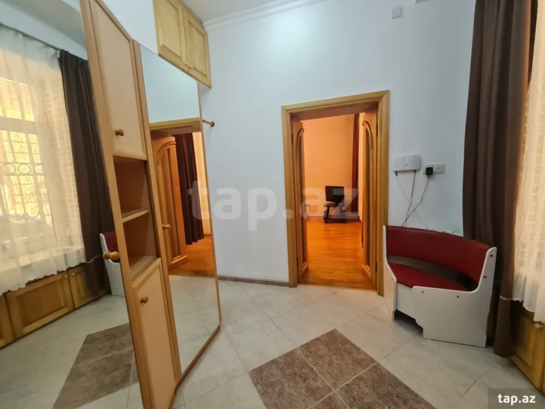 Kirayə verilir 2 otaqlı mənzil 70 m²