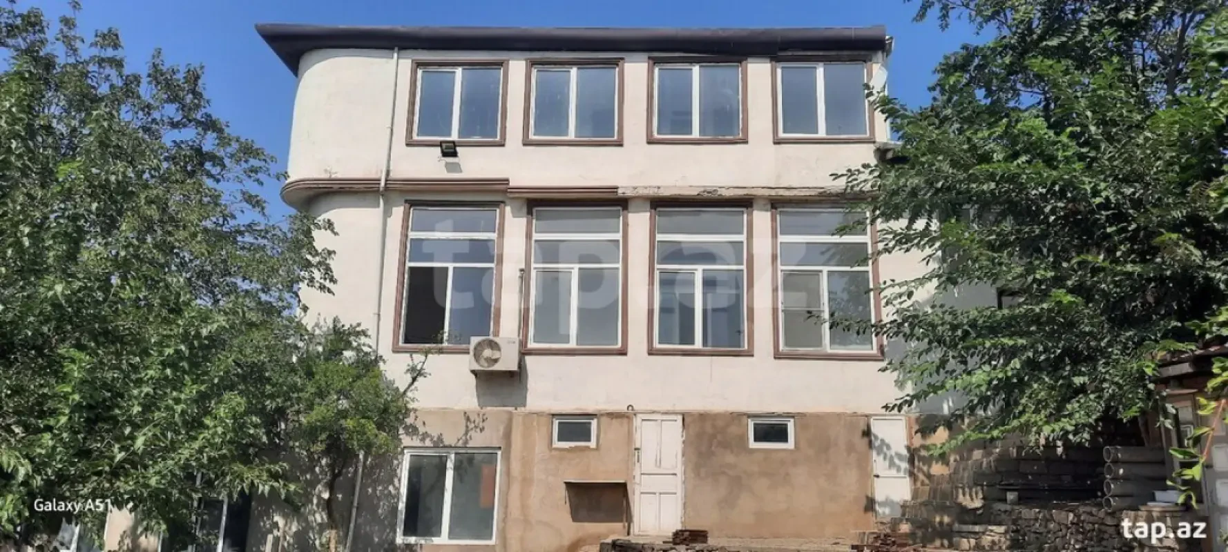 Satılır 10 otaqlı həyət evi 600 m²