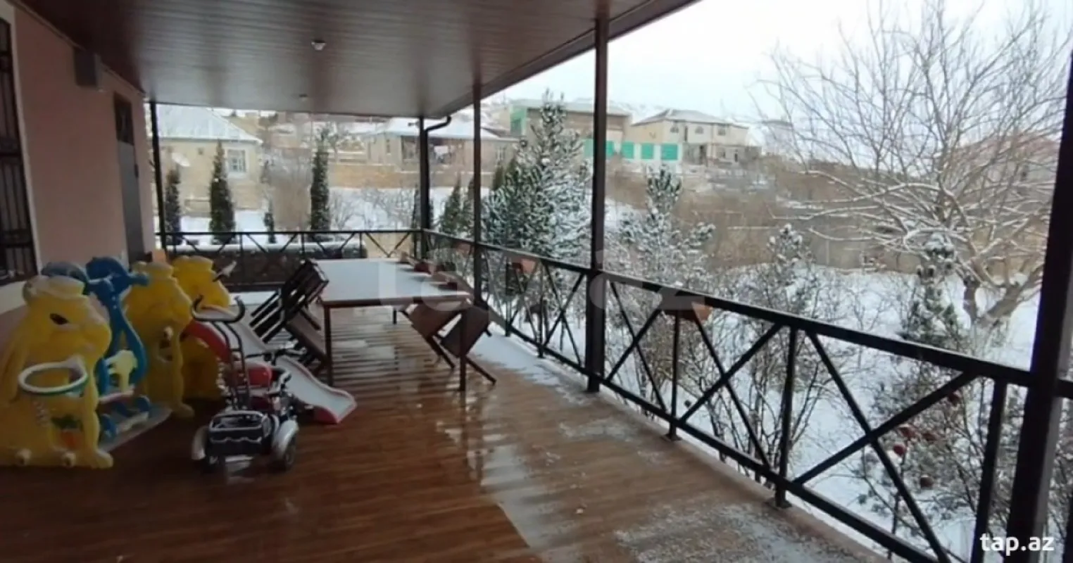 Satılır 10 otaqlı həyət evi 768 m²