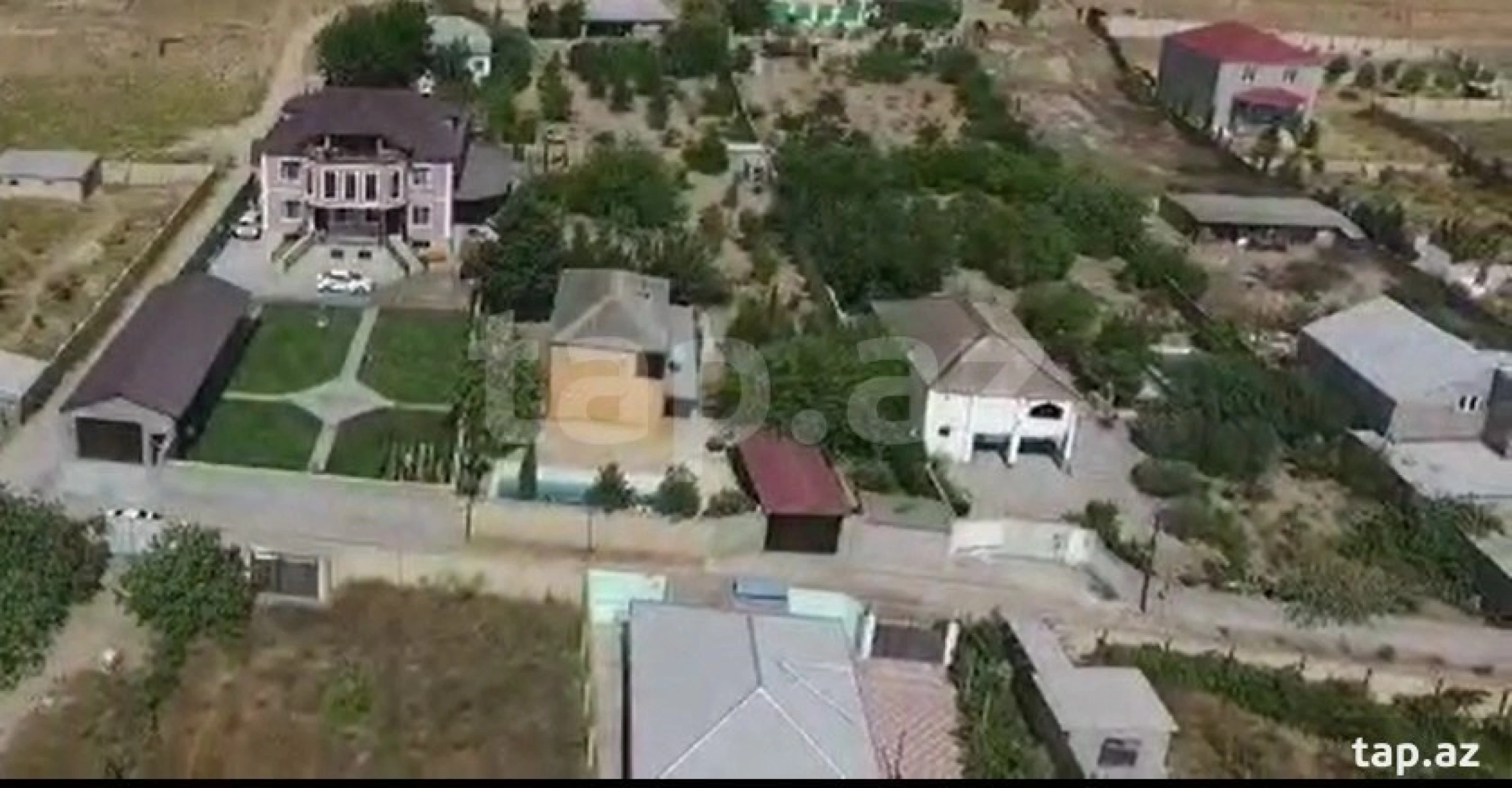 Satılır 10 otaqlı həyət evi 768 m²