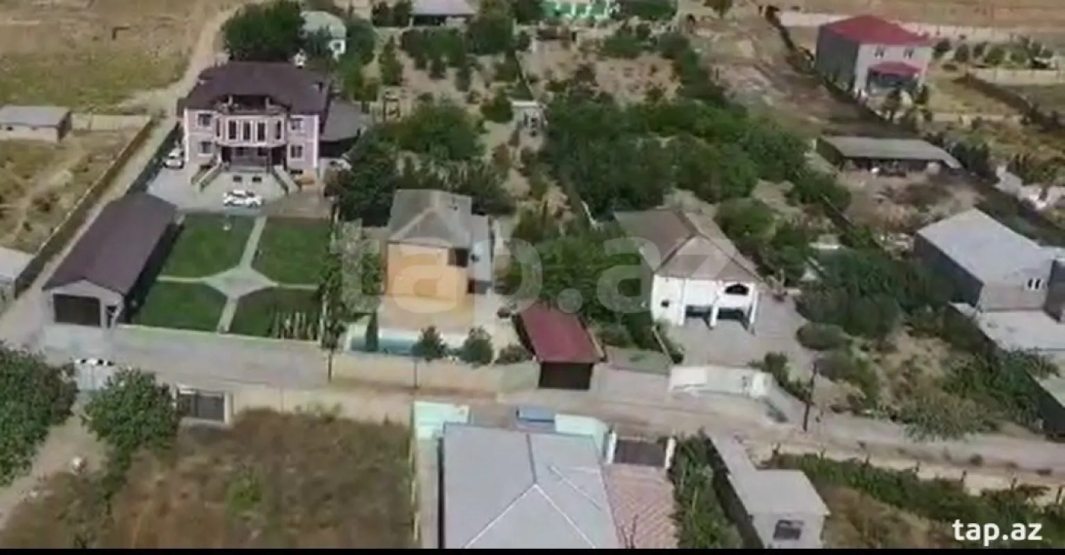 Satılır 10 otaqlı həyət evi 768 m²