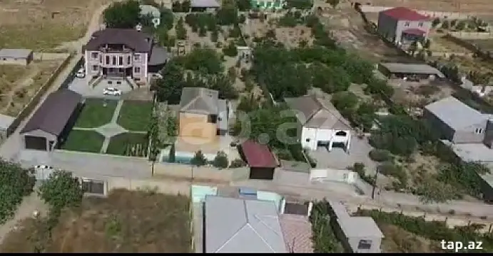 Satılır 10 otaqlı həyət evi 768 m²