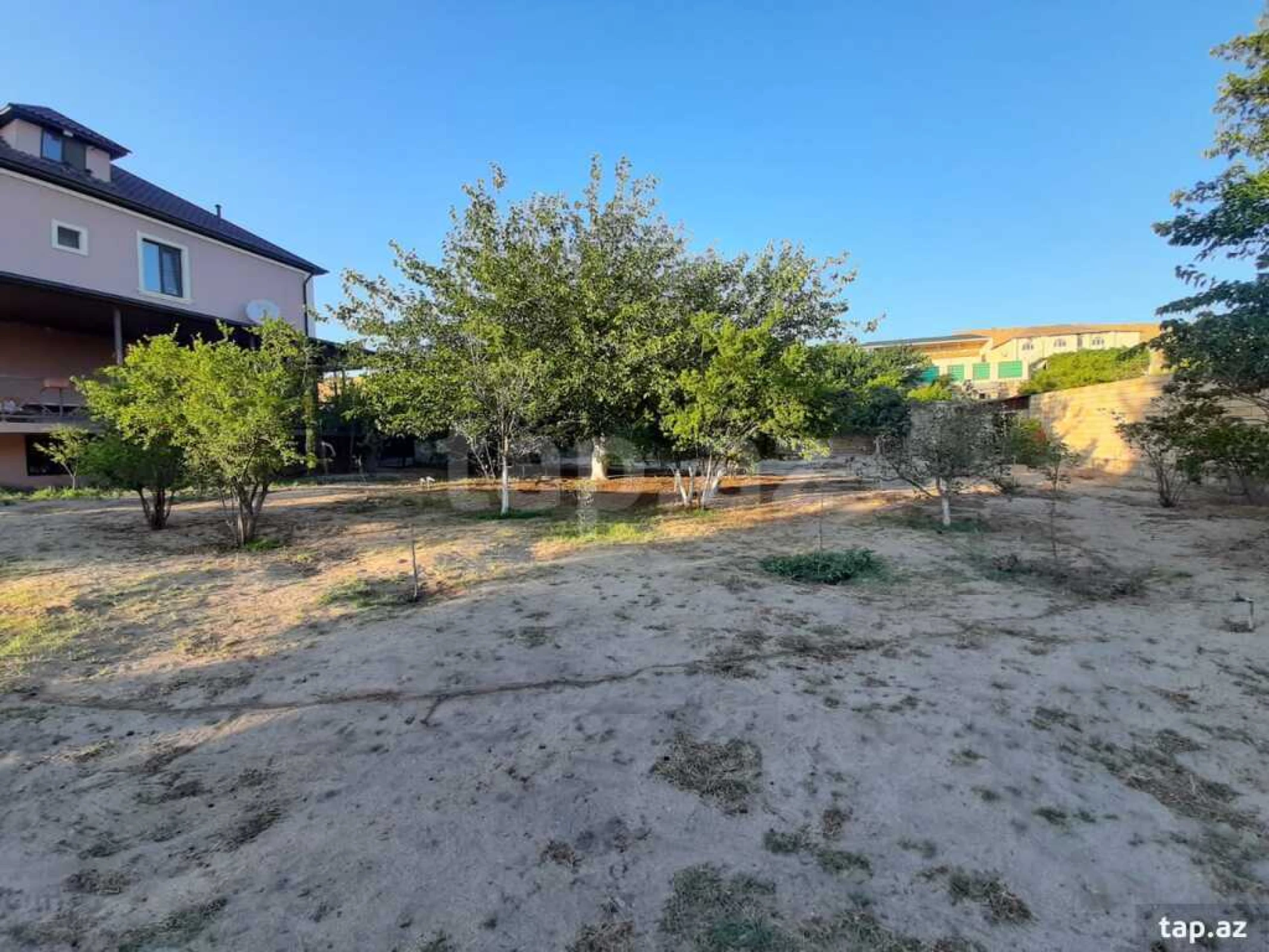 Satılır 10 otaqlı həyət evi 768 m²