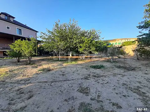 Satılır 10 otaqlı həyət evi 768 m²